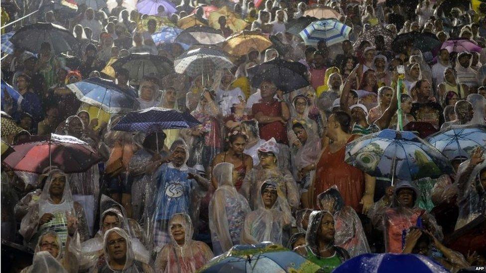 People wait for the carnival parade at the Sambodrome in Rio de Janeiro on 15 February 2015