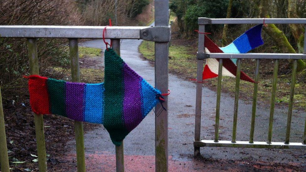 Yarn bombing