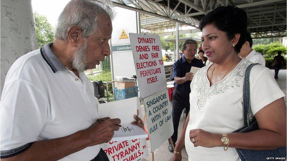 JB Jeyaretnam sells books in Singapore (11 January 2006)