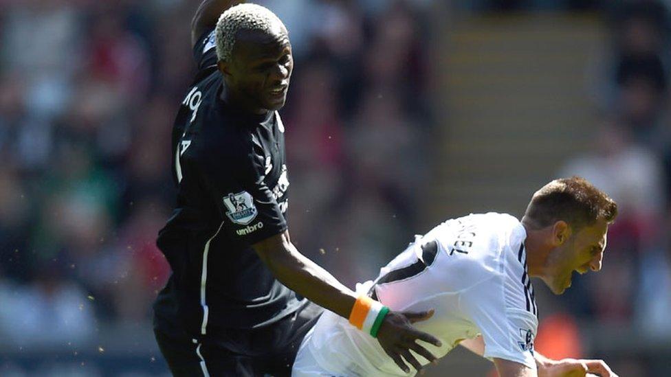 Everton's Arouna Kone challenges Angel Rangel of Swansea