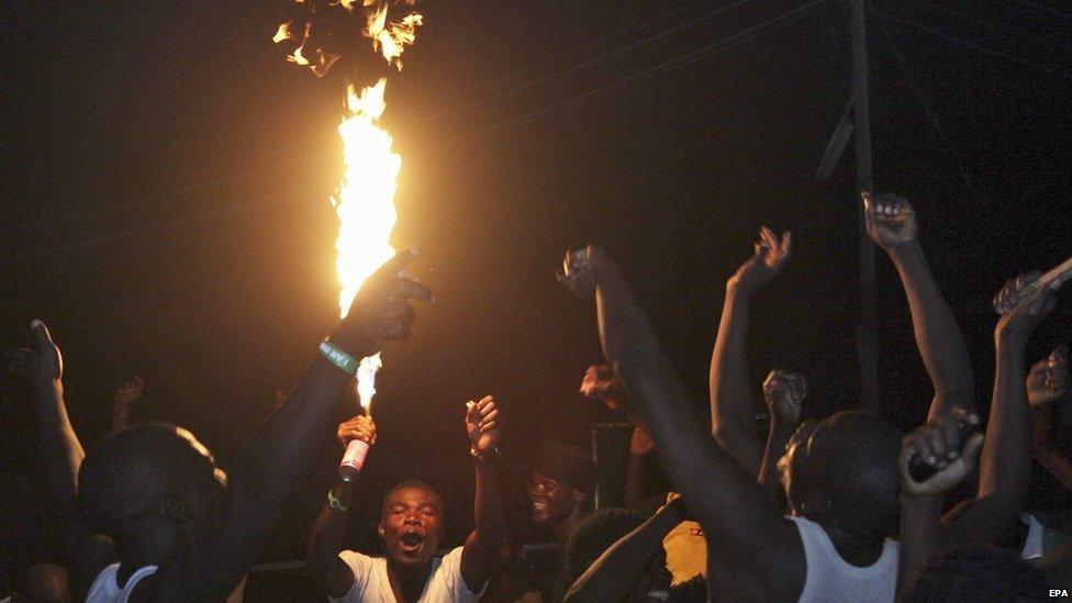 Nigerians celebrate over the declaration of Dayrius Ishaku as the winner of the governorship election in Jalingo, Taraba state, Nigeria, 13 April 2015