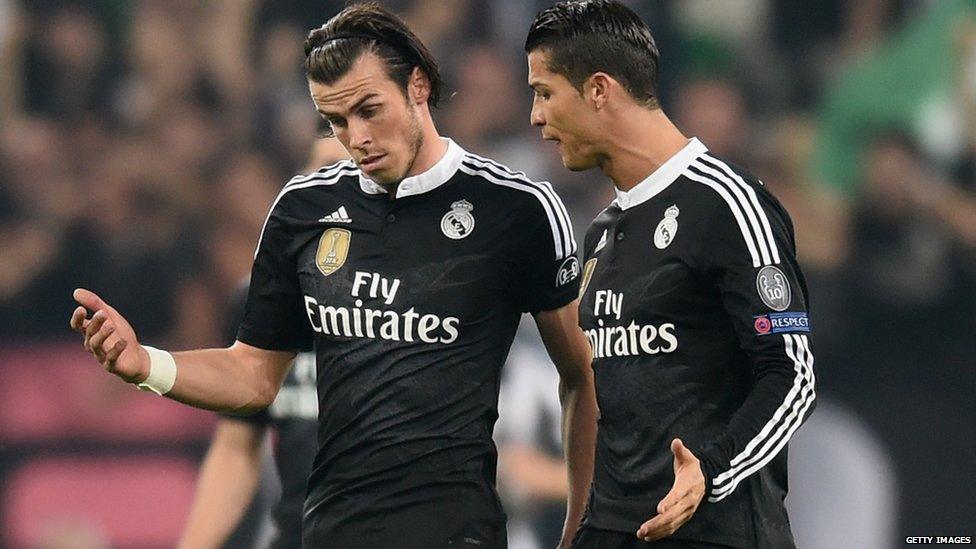 Bale and Ronaldo chat during game