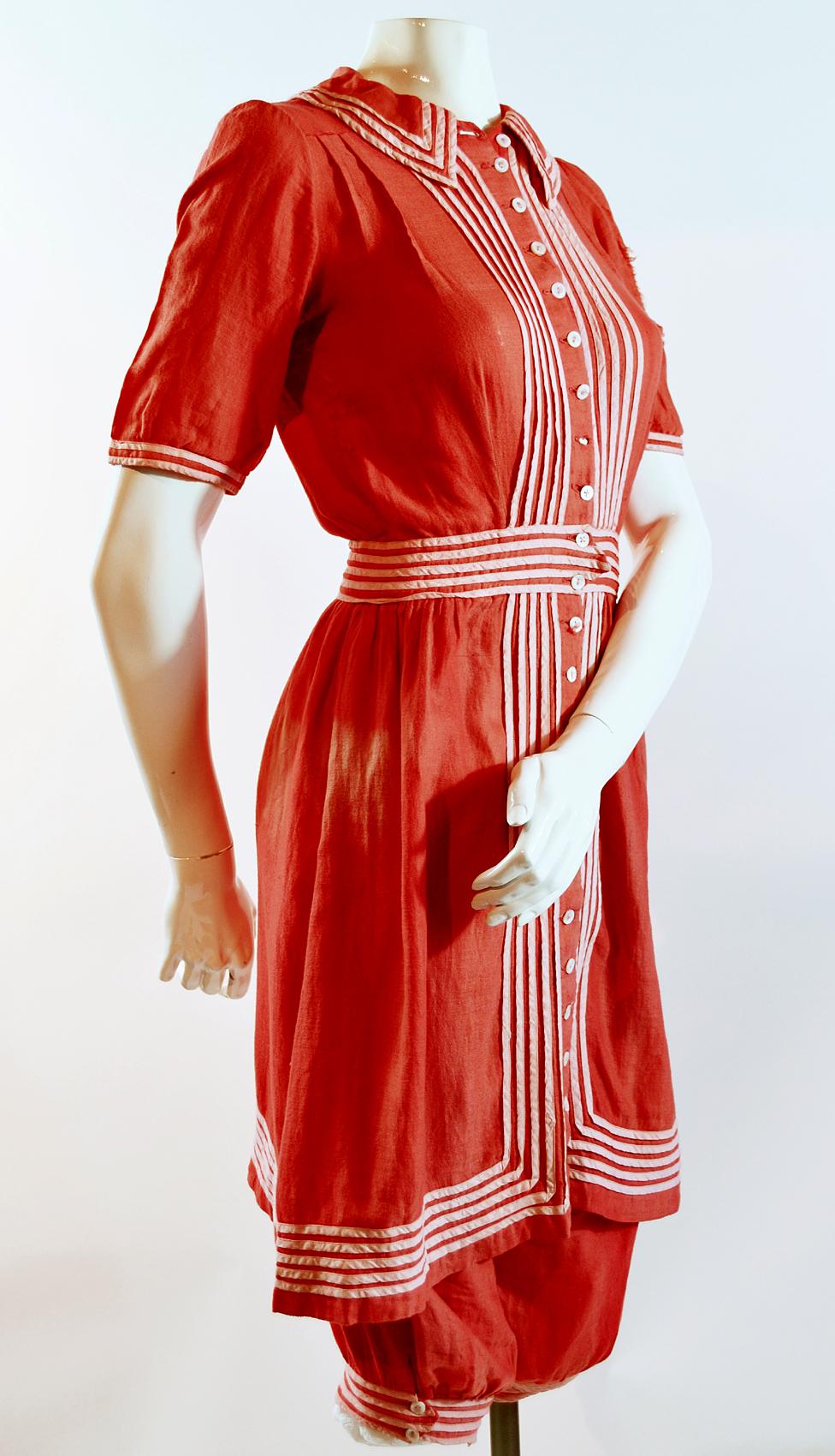 Women's red bathing dress, 1890s