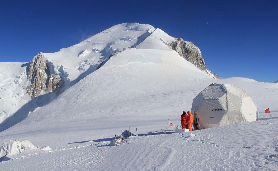 French team on the Col du Dome