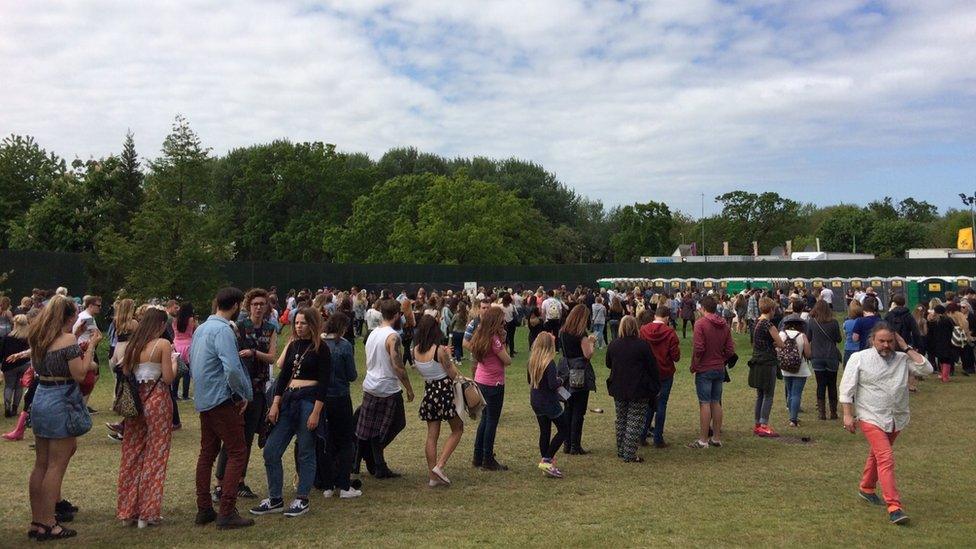 Toilet queue