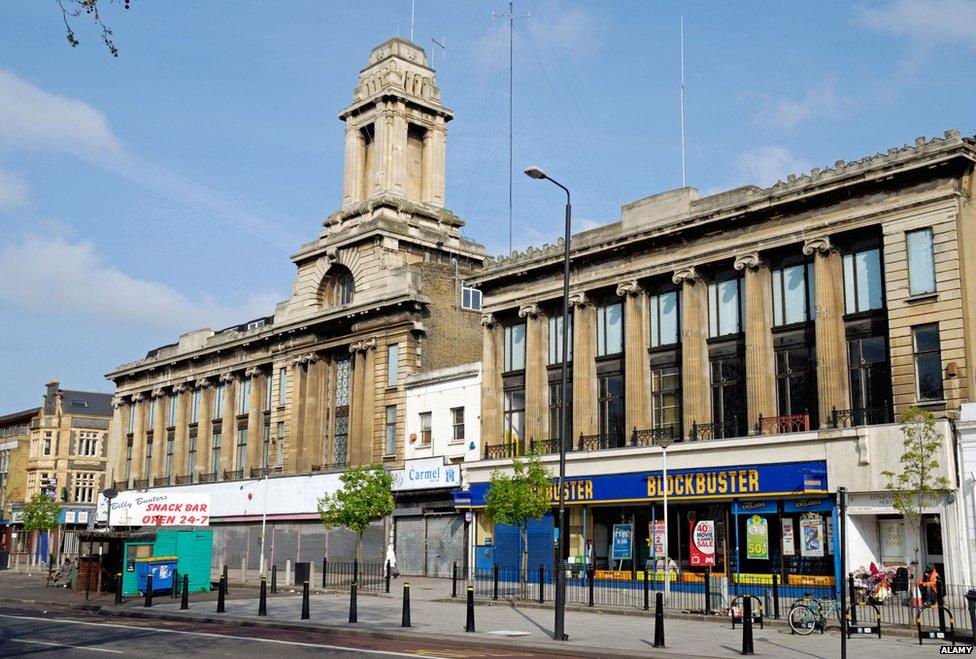 The former Spiegelhalter's jewellers in 2009