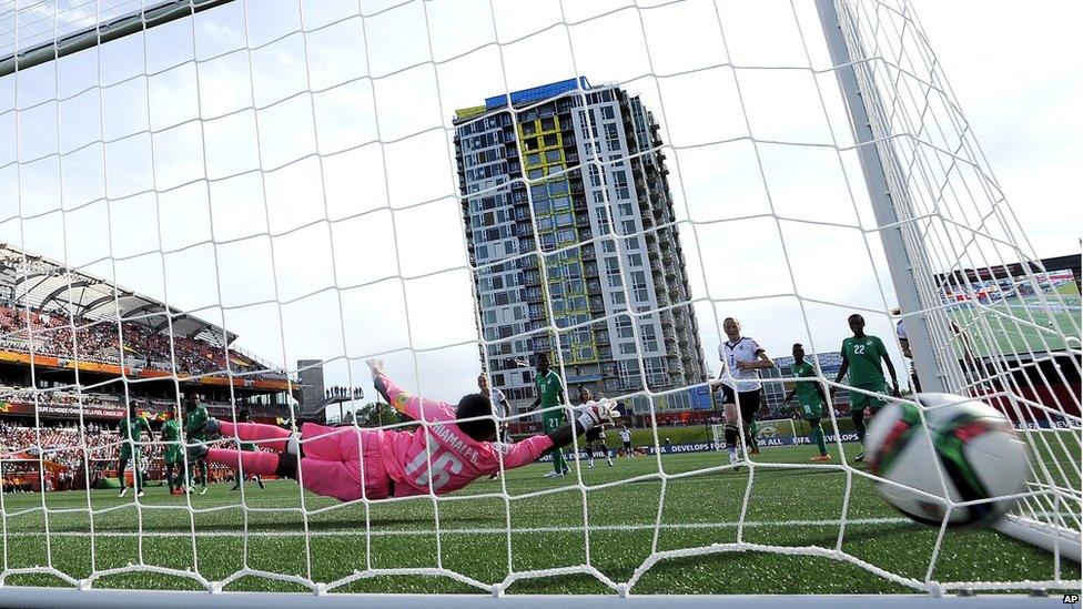 Alexandra Popp scores for Germany