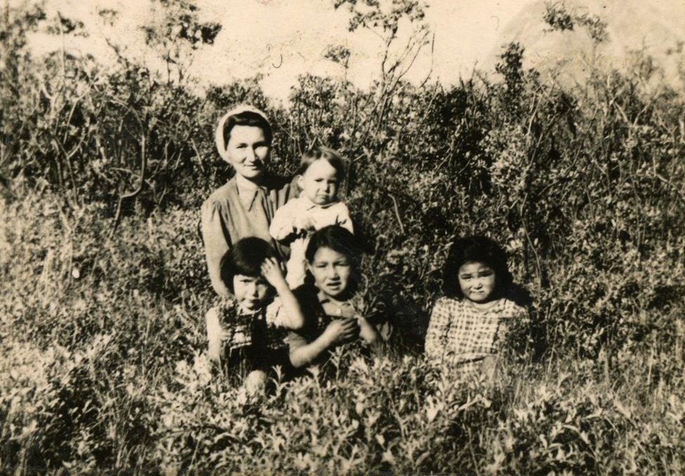 Helene Thiesen (bottom left), with her mother, siblings and a cousin