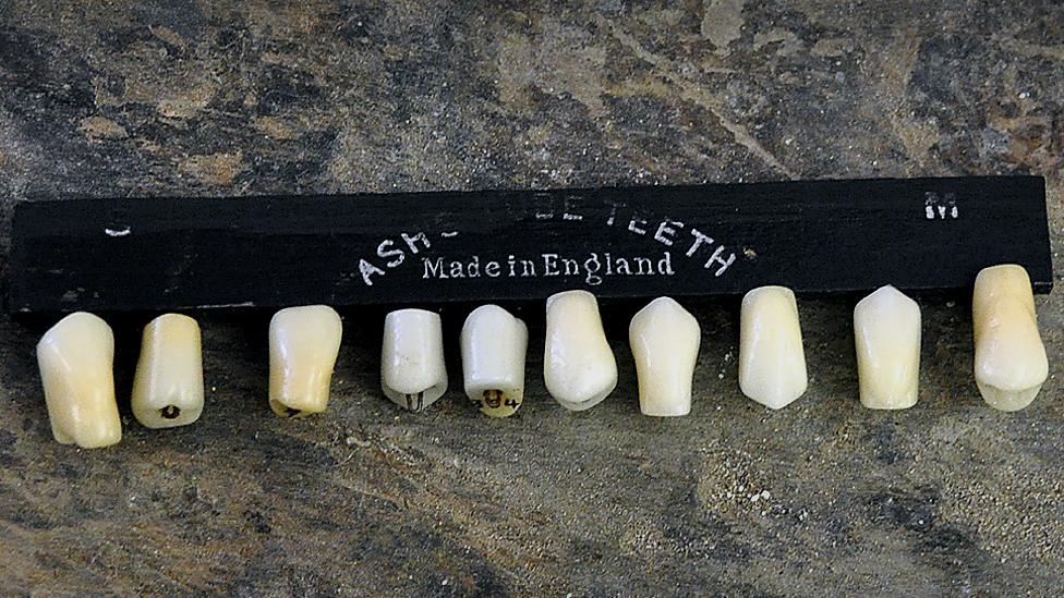 Porcelain "tube" teeth