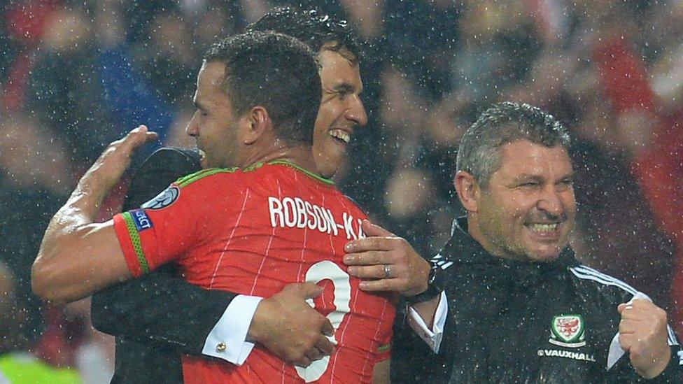 Hal Robson-Kanu and Wales boss Chris Coleman celebrate