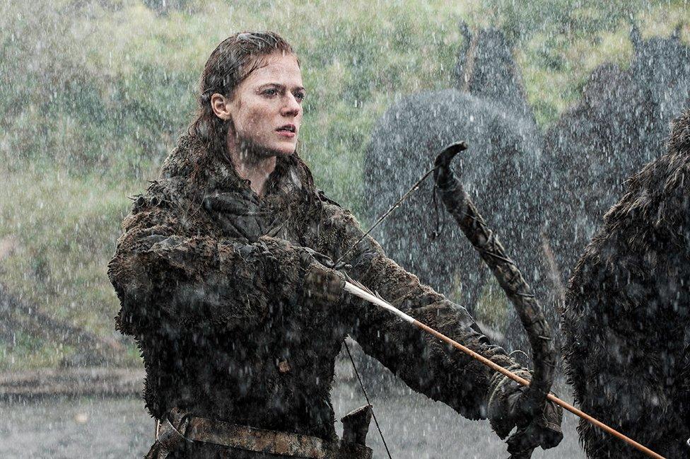 Is Ygritte spotting Jon Snow in the shower?