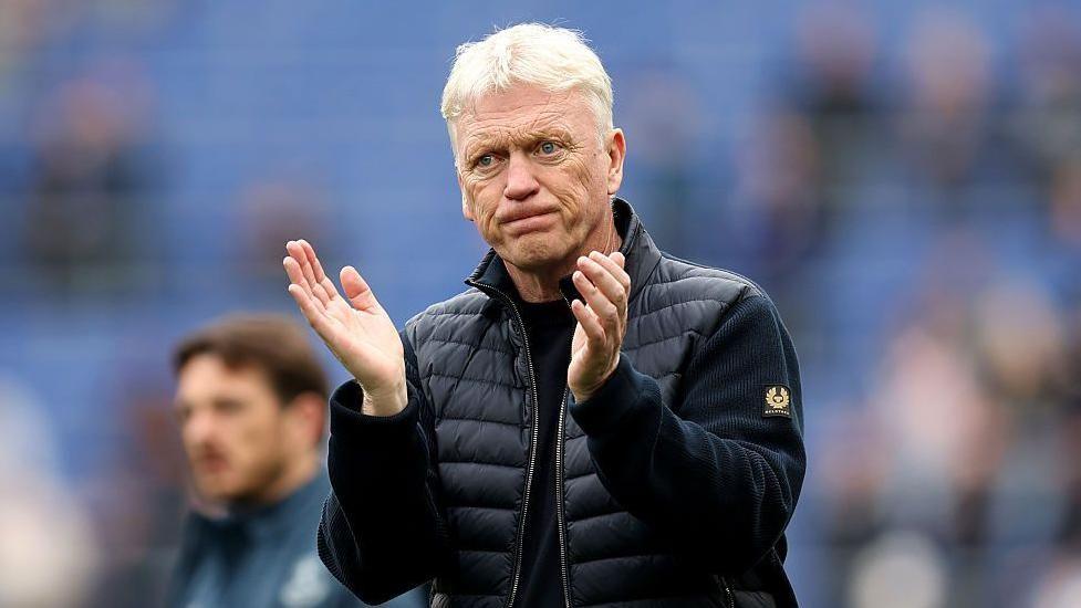 David Moyes applauding