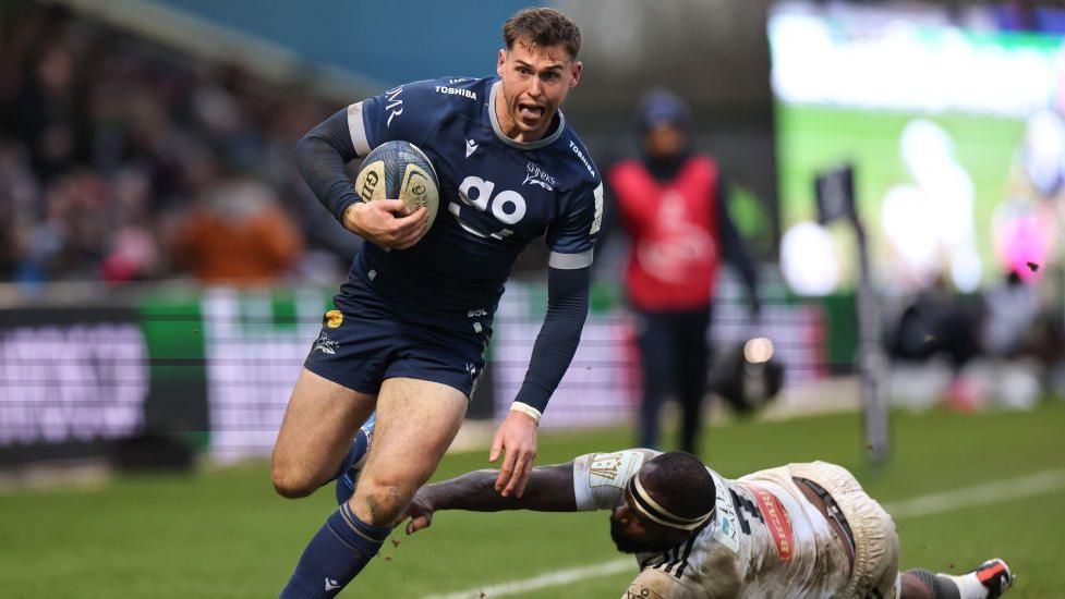 Tom Roebuck running away from a tackle during a game last season