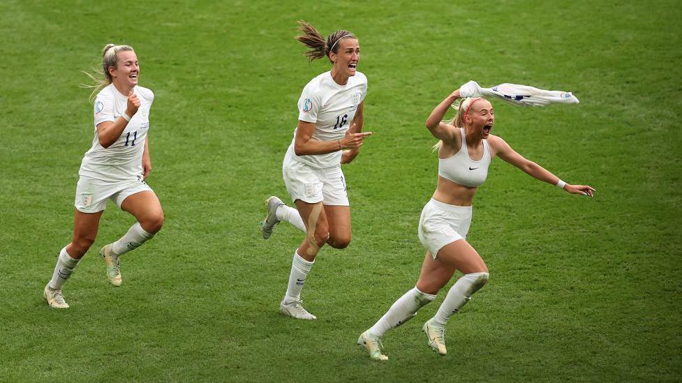 Chloe Kelly celebrates after scoring the winner in 2022 Euros final