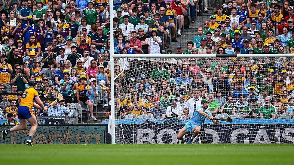 Tony Kelly scores a penalty