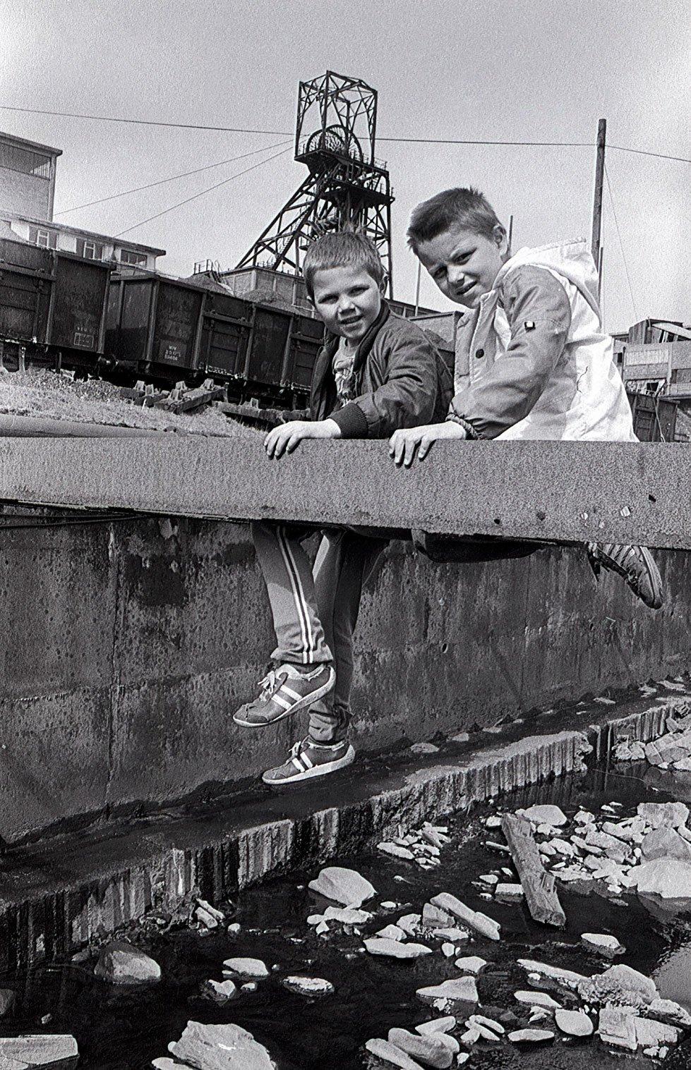 Children playing near the colliery in the early 1980s