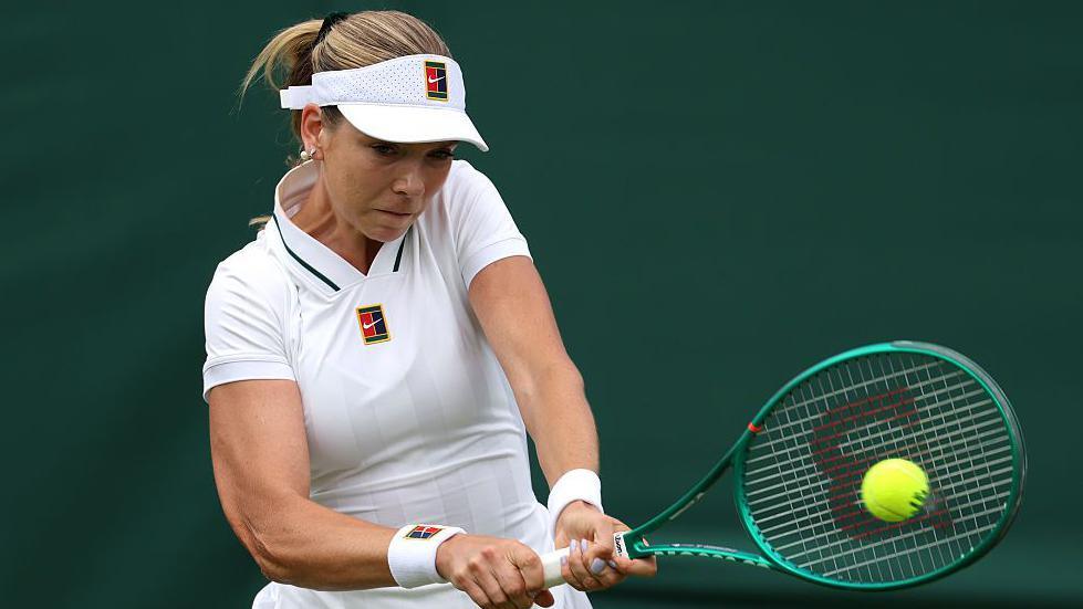 Katie Boulter playing at Wimbledon