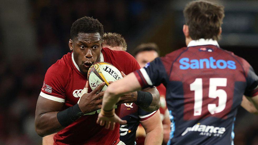 Maro Itoje runs with the ball