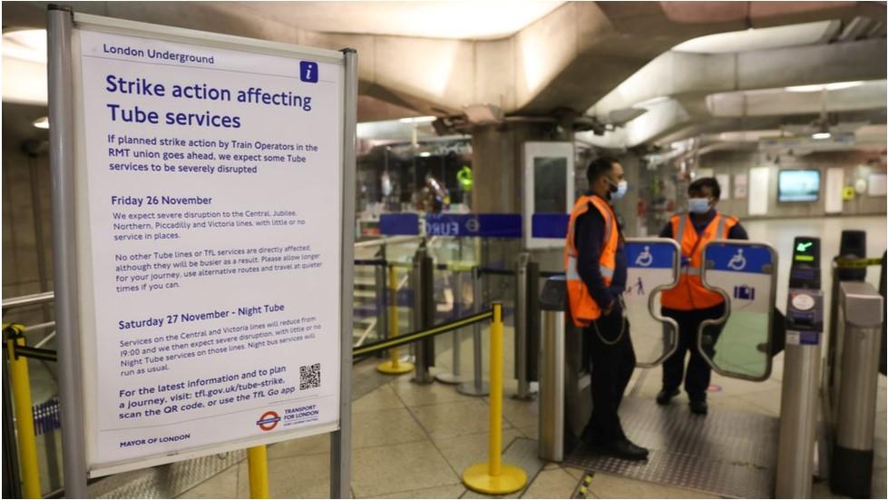 Sign in tube station