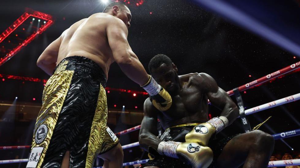 Zhilei Zhang punches Deontay Wilder who starts to fall down