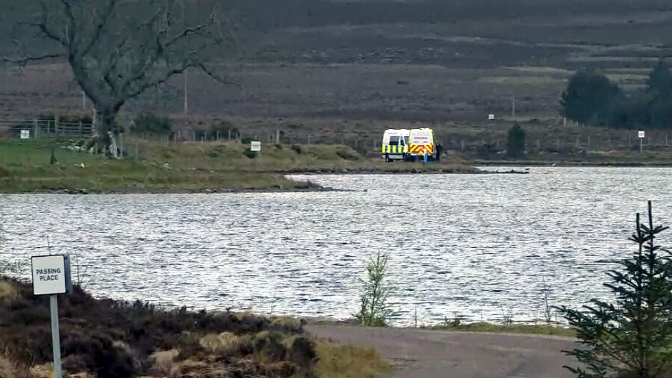 Loch an Doirb agus na seirbheisean èiginn a fhuair corp balaich