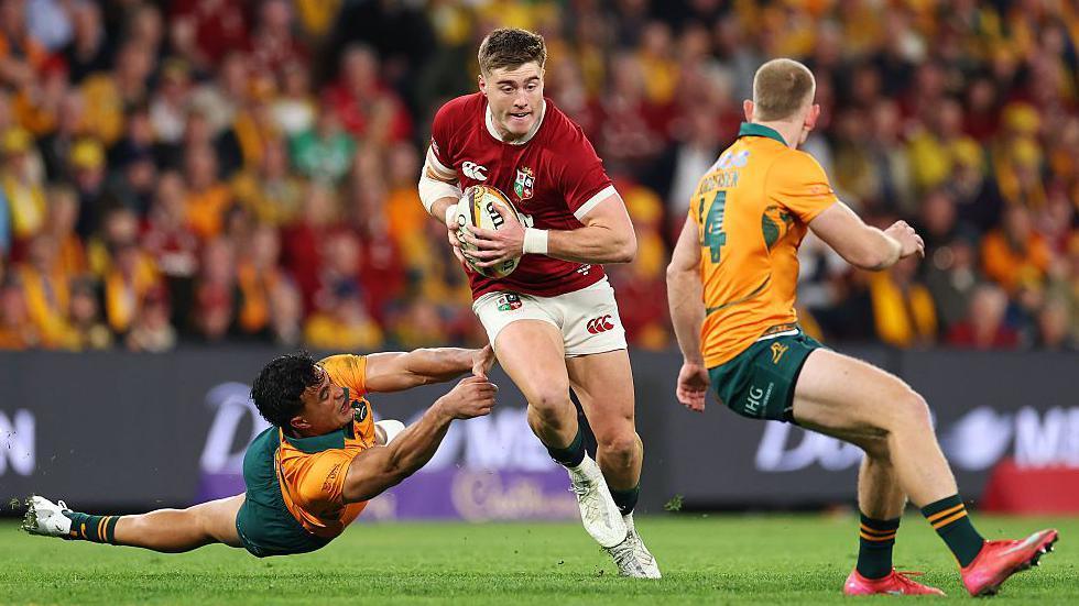 Tommy Freeman carries the ball