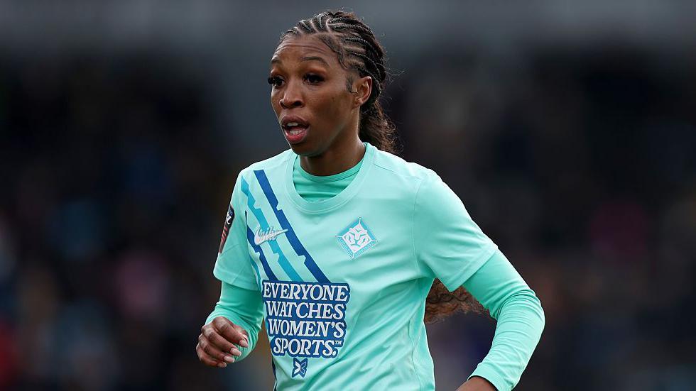 Grace Geyoro wearing a London City Lionesses shirt