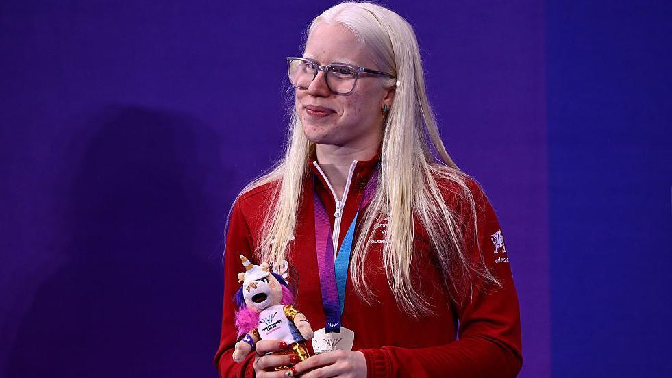 Ela Letton-Jones with her silver medal in Glasgow