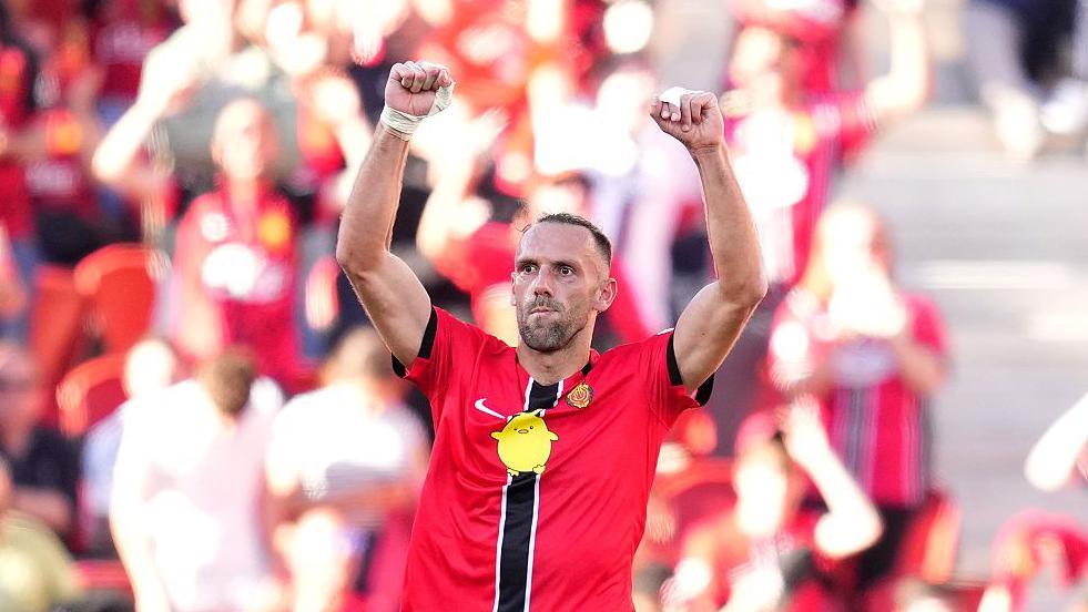 Vedat Muriqi scores for Mallorca against Real Madrid