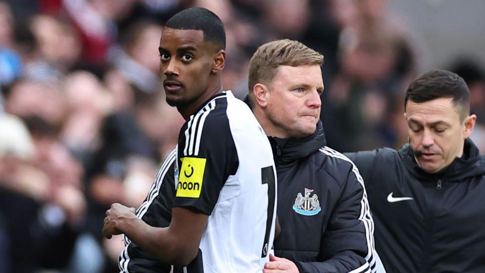Eddie Howe embraces Alexander Isak