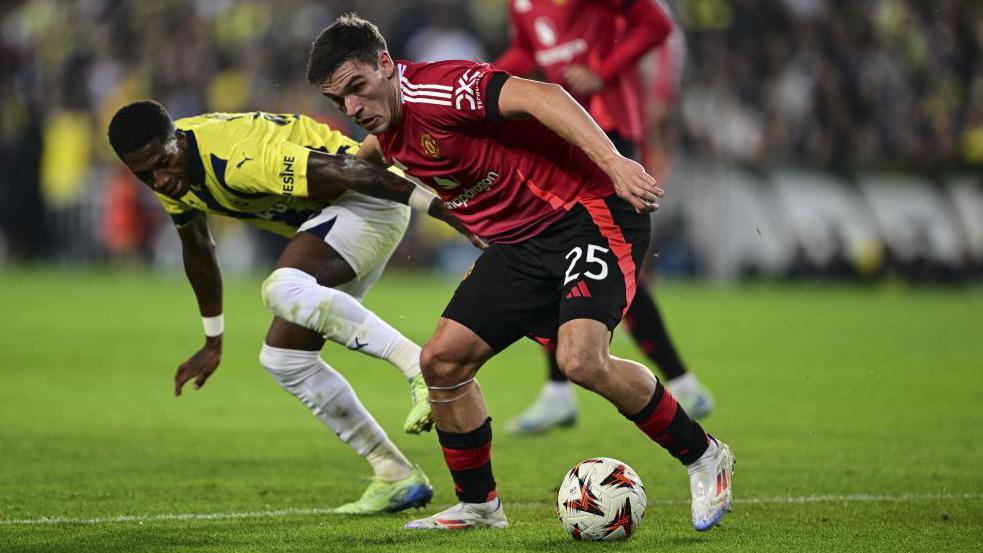 Manuel Ugarte in action for Manchester United