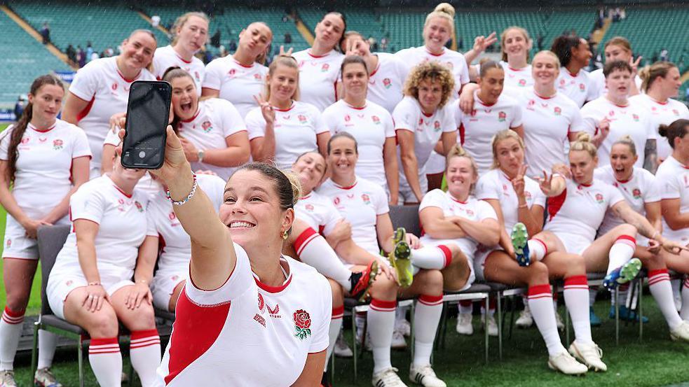 England pose for a selfie