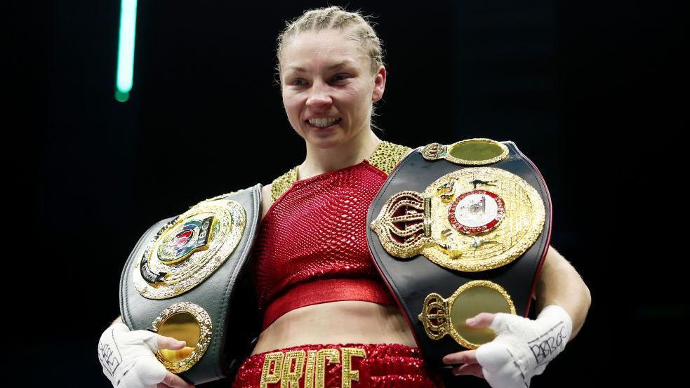 Lauren Price celebrates her win over Bexcy Mateus