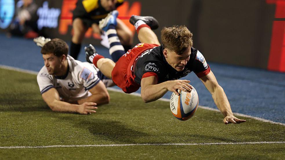 Jack Bracken of Saracens dives over to score a try during the Prem match against Bristol Bears at StoneX Stadium