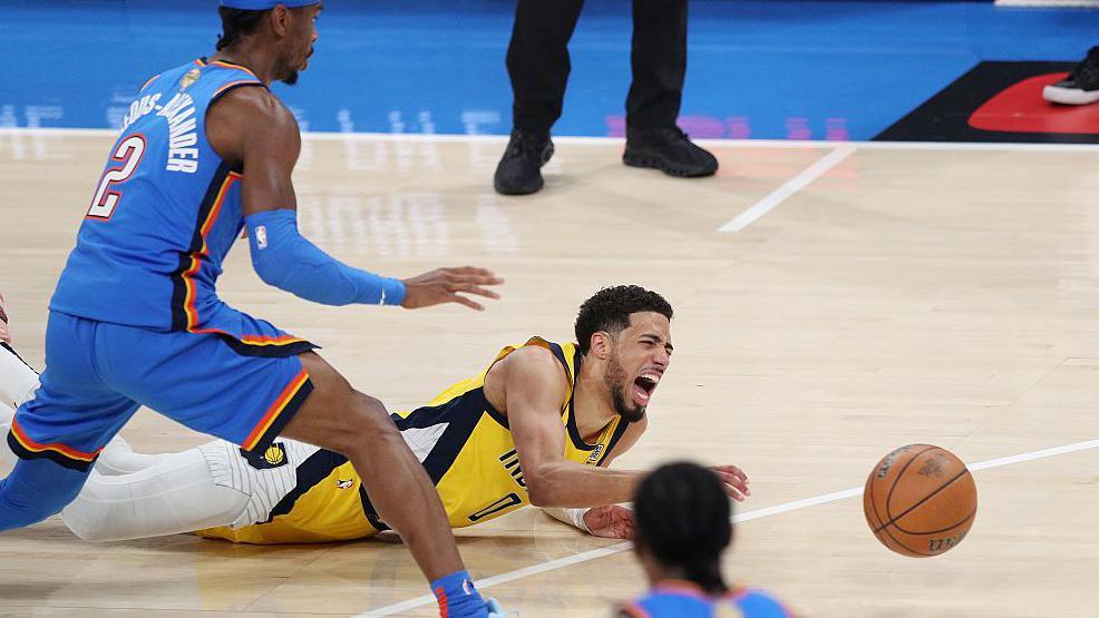 Tyrese Haliburton screams in pain after his injury