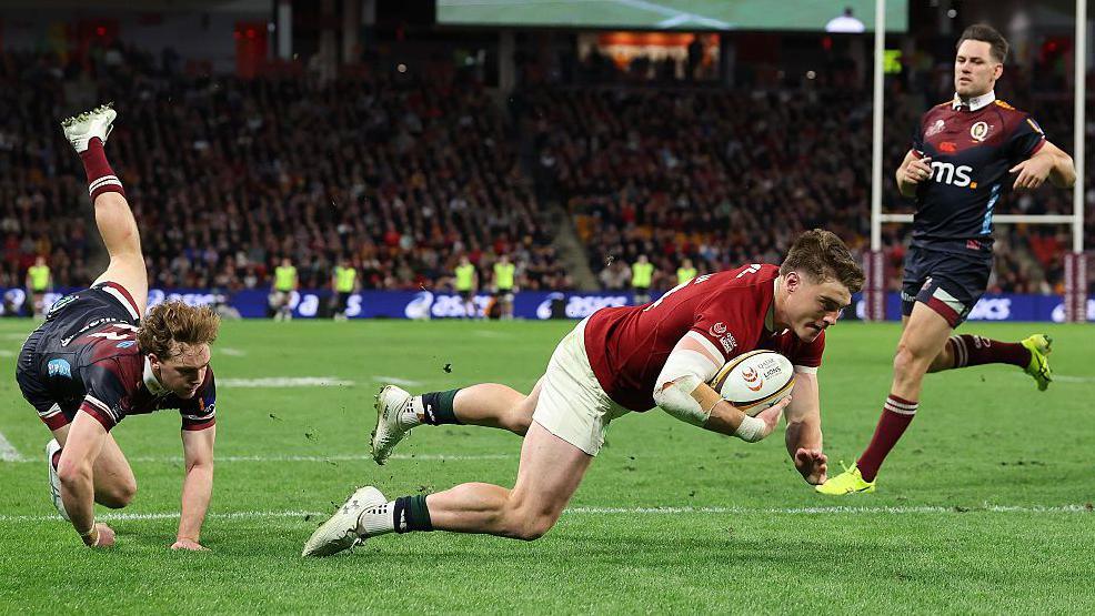 Tommy Freeman diving over the tryline against Queensland Reds