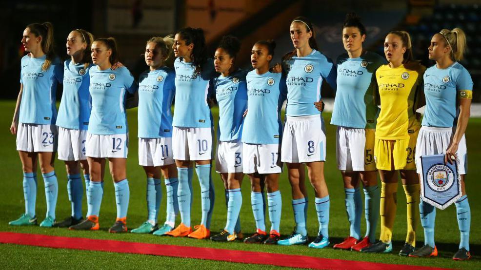 Ellie Roebuck lining up alongside her Manchester City teammates for the Women's League Cup final in March 2018