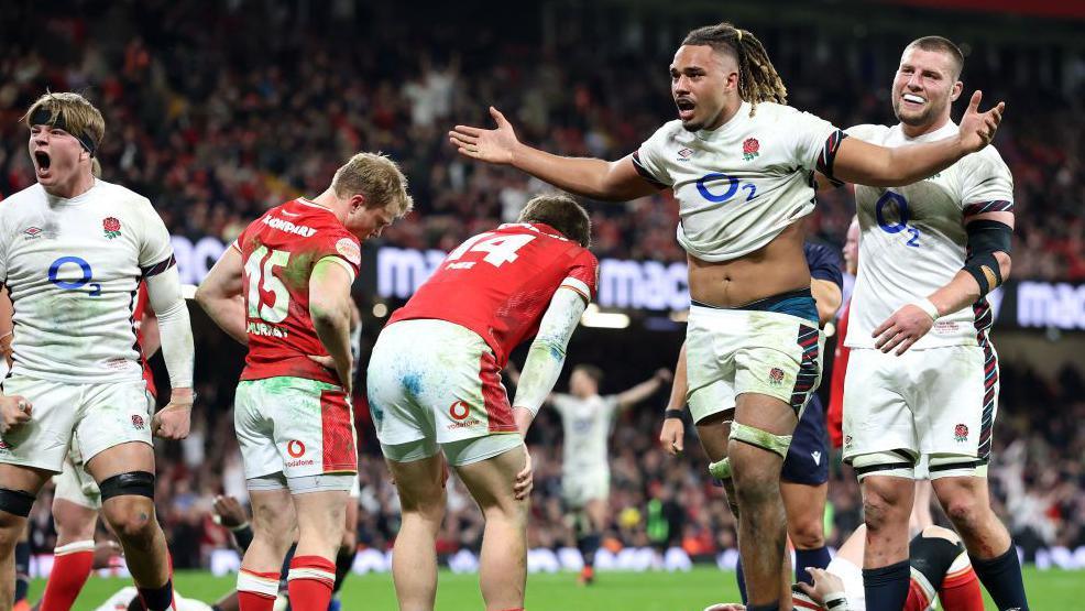 Chandler Cunningham-South celebrates his England try