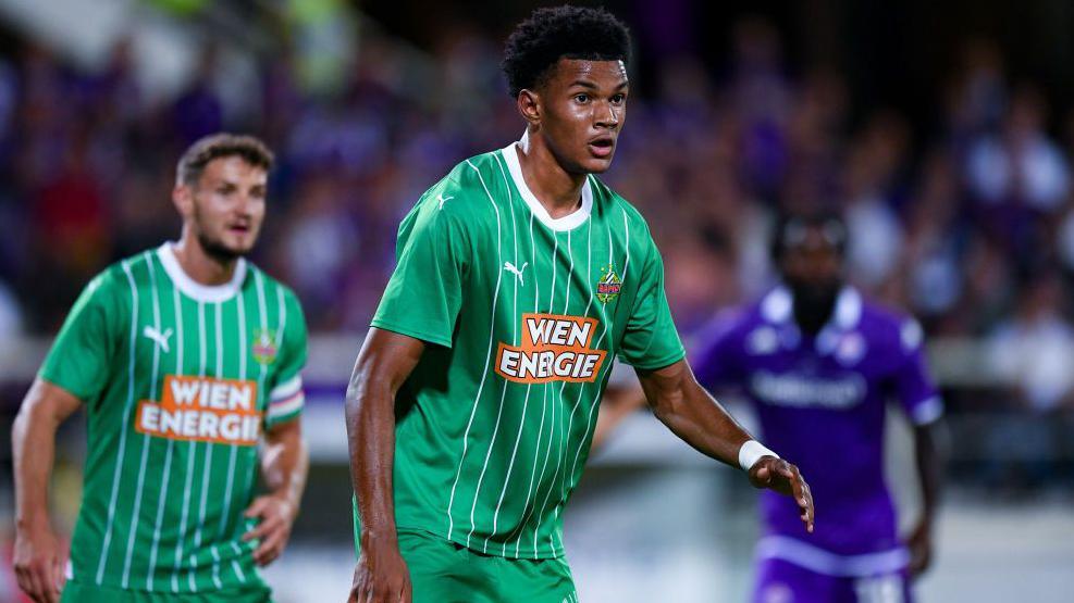 Fally Mayulu playing for Rapid Vienna