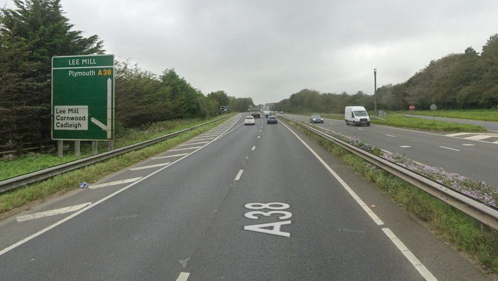 A dual carriageway with a green sign to the left of the road that says Lee Mill, and Plymouth straight ahead