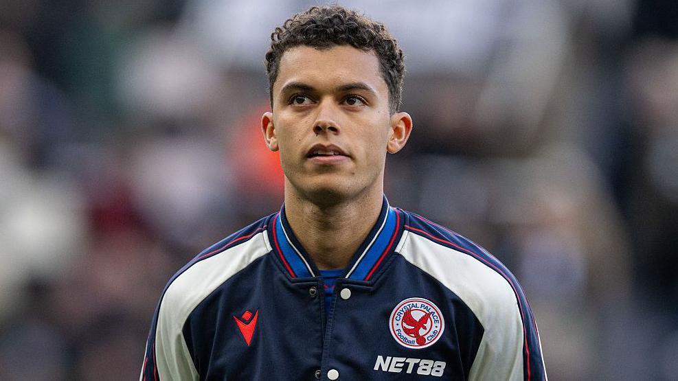 Brennan Johnson warms up for Crystal Palace