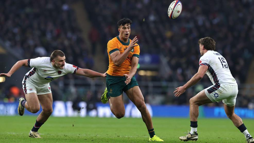 Joseph-Aukuso Suaalii throwing the ball over George Furbank's head