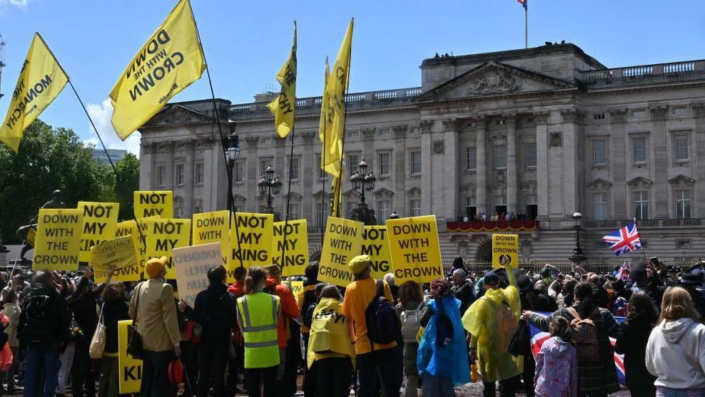 Anti-monarchy protesters at Trooping the Colour