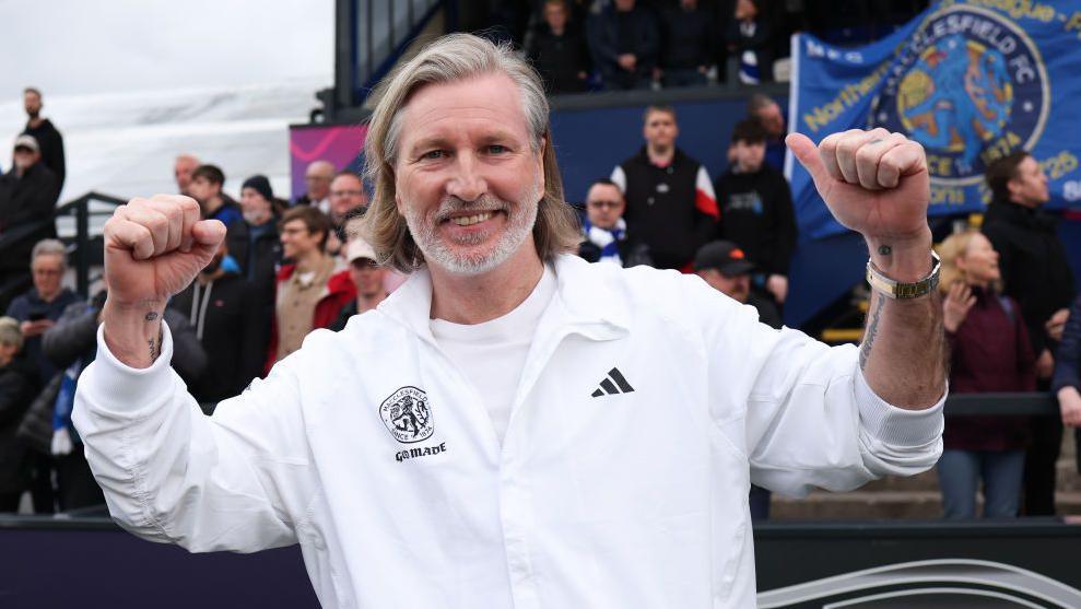 Robbie Savage celebrates Macclesfield winning the Northern Premier League title