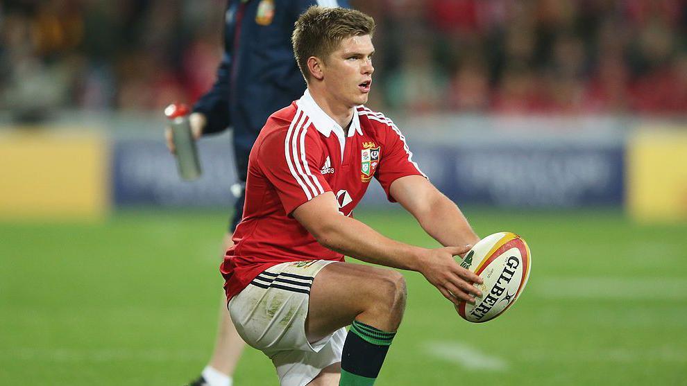Owen Farrell lining up a kick in 2013