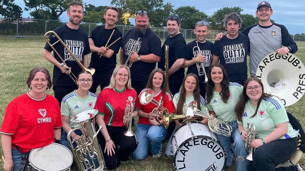 Genod Pres efo Band Pres Llareggub