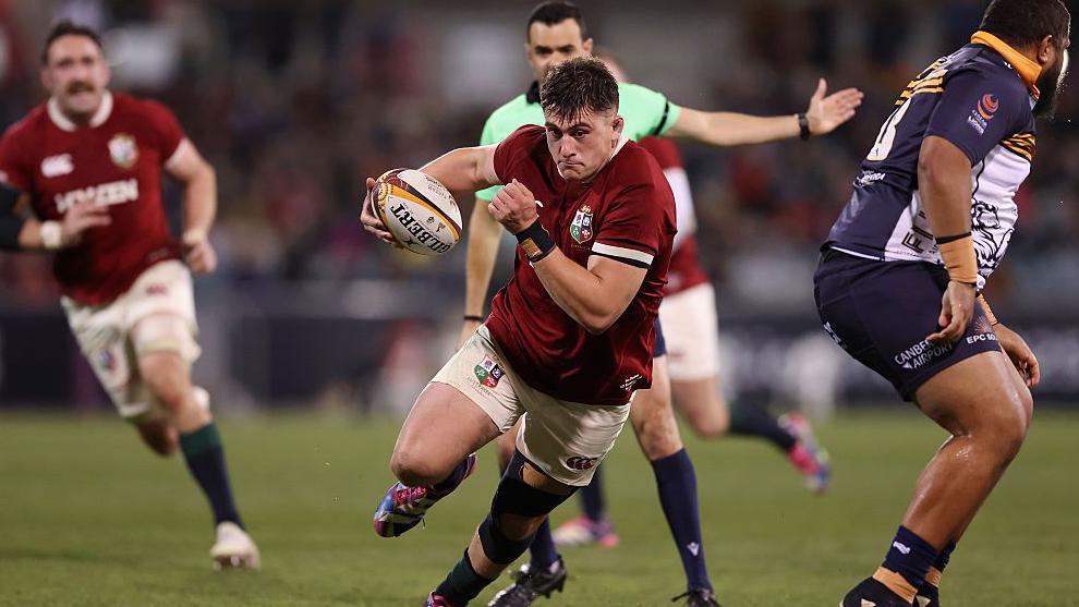 Dan Sheehan running with the ball