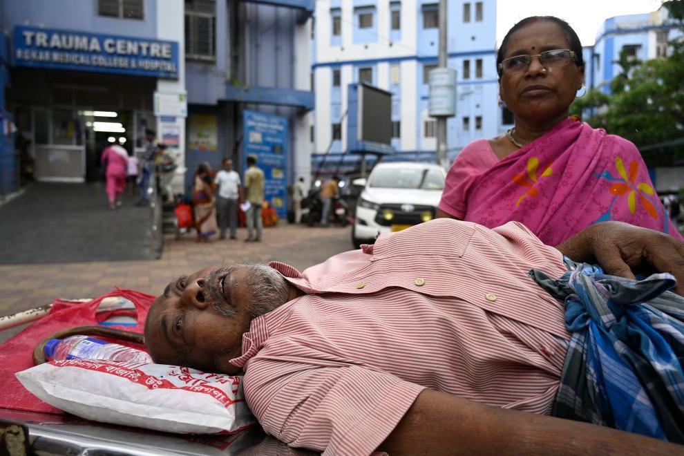  A patient waits outside Trauma centre amid cease work protest by junior medics over justice for female trainee doctor at RG Kar Medical College & Hospital on September 9, 2024 in Kolkata, India. (