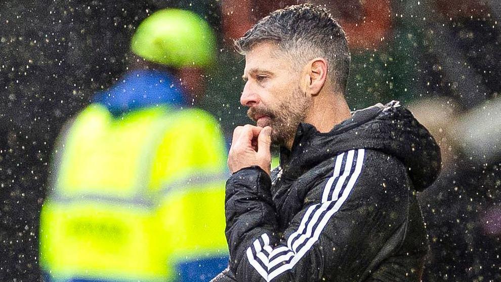 Aberdeen manager Stephen Robinson