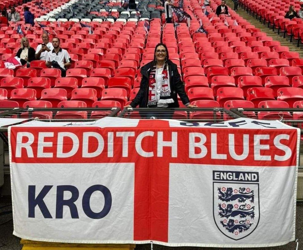 Lynda Courts with the flag